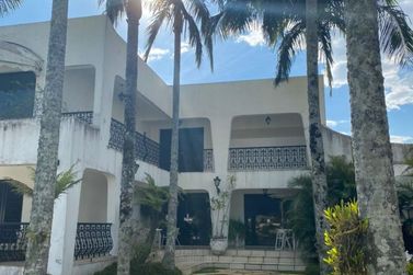 Casa &agrave; venda - 700m&sup2; - Condom&iacute;nio Flamboyant