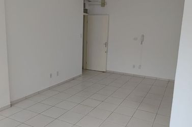 Sal&atilde;o Comercial para alugar - 27m&sup2; - Centro