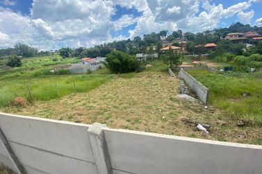 Terreno &agrave; venda - 970m&sup2; - Pinheirinho