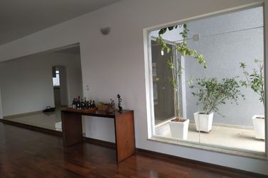 Casa &agrave; venda - 630m&sup2; - NOVA GARD&Ecirc;NIA