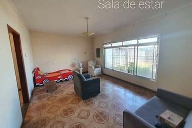 Casa &agrave; venda - CENTRO