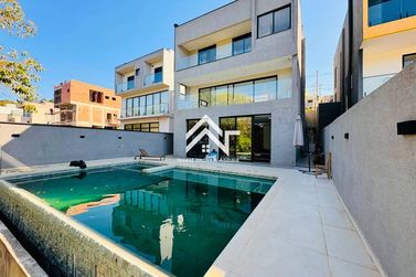 Casa para alugar - 228m&sup2; - Rio Abaixo
