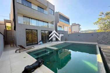 Casa para alugar - 228m&sup2; - Rio Abaixo