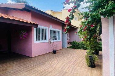 Casa &agrave; venda - 244m&sup2; - Jardim do Lago