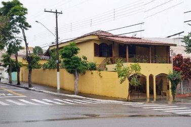 Casa &agrave; venda - 300m&sup2; - ALVIN&Oacute;POLIS