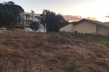 Terreno &agrave; venda - 424m&sup2; - Retiro das Fontes
