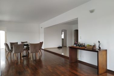 Casa &agrave; venda - 630m&sup2; - NOVA GARD&Ecirc;NIA