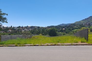 Terreno &agrave; venda - 750m&sup2; - ITAPETINGA