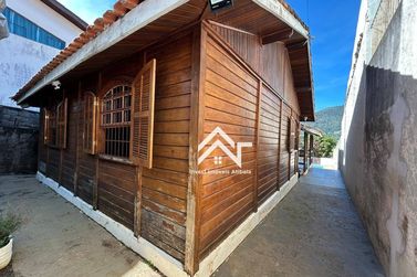 Casa para alugar - 180m&sup2; - Vila Petr&oacute;polis
