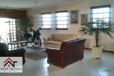 Casa para alugar - 450m&sup2; - Country R. F&eacute;lix