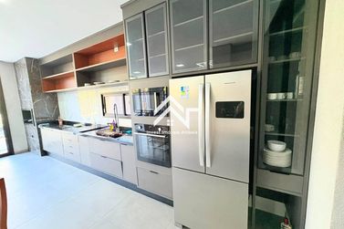 Casa para alugar - 228m&sup2; - Rio Abaixo