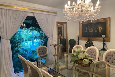 Casa &agrave; venda - 700m&sup2; - Condom&iacute;nio Flamboyant