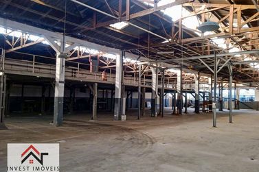 Sal&atilde;o Comercial para alugar - 2100m&sup2; - Centro