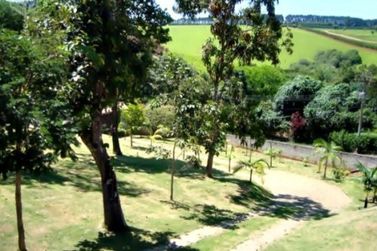 Ch&aacute;cara &agrave; venda - 2384m&sup2; - Vale dos Pinheiros