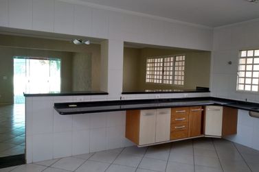Casa &agrave; venda - 350m&sup2; - JD DO LAGO