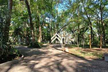 Terreno &agrave; venda - 357m&sup2; - Retiro das Fontes