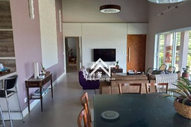Casa &agrave; venda - 212m&sup2; - Condominio Parque das Gar&ccedil;as I
