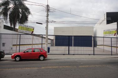 Sal&atilde;o Comercial para alugar - 1348m&sup2; - Atibaia Jardim