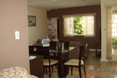 Casa &agrave; venda - 277m&sup2; - JARDIM ITAPERI