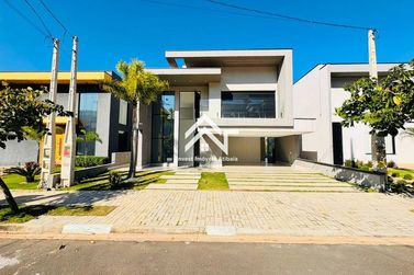 Casa para alugar - 228m&sup2; - Rio Abaixo