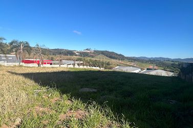 Terreno &agrave; venda - 3500m&sup2; - Loteamento Serras de Atibaia I