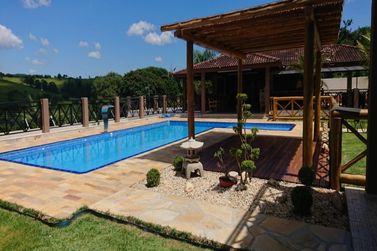 Ch&aacute;cara &agrave; venda - 600m&sup2; - VALE DOS PINHEIROS