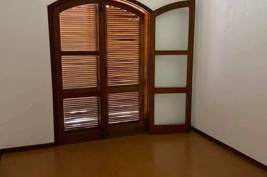 Casa &agrave; venda - CENTRO