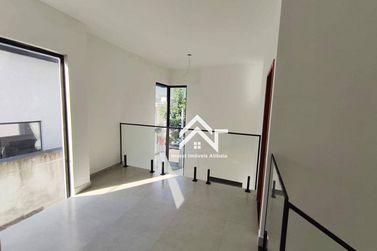 Casa para alugar - 228m&sup2; - Rio Abaixo