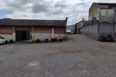 Terreno &agrave; venda - 1566m&sup2; - Centro