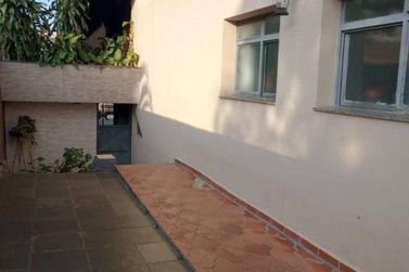 Casa &agrave; venda - 400m&sup2; - Jardim Siriema
