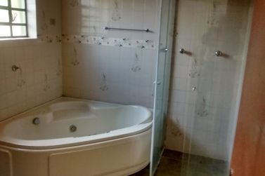 Casa &agrave; venda - 300m&sup2; - Vila Giglio