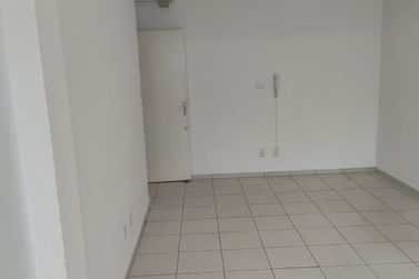 Sal&atilde;o Comercial para alugar - 27m&sup2; - Centro