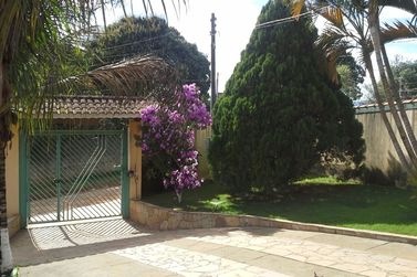 Ch&aacute;cara &agrave; venda - 150m&sup2; - Jardim Maracan&atilde;