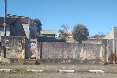 Terreno &agrave; venda - 650m&sup2; - CAETETUBA