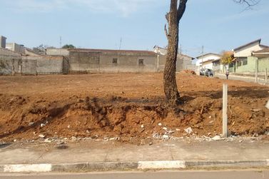 Terreno &agrave; venda - 1100m&sup2; - Jardim das Cerejeiras
