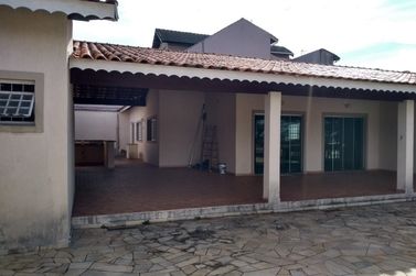 Casa &agrave; venda - 350m&sup2; - JD DO LAGO