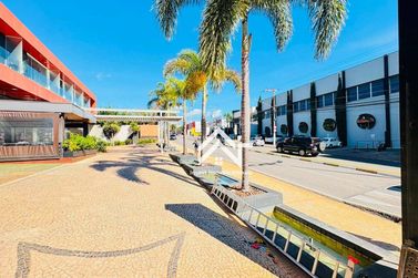 Sal&atilde;o Comercial para alugar - 200m&sup2; - Vila Esperia ou Giglio