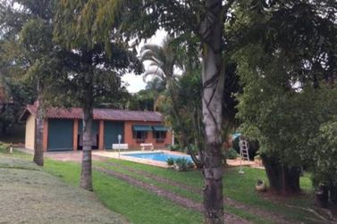 Ch&aacute;cara &agrave; venda - 347m&sup2; - Condom&iacute;nio Recanto dos Palmares