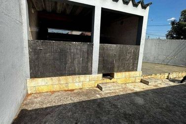 Casa &agrave; venda - 300m&sup2; - Alvin&oacute;polis