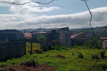 Terreno &agrave; venda - 300m&sup2; - JARDIM IMPERIAL