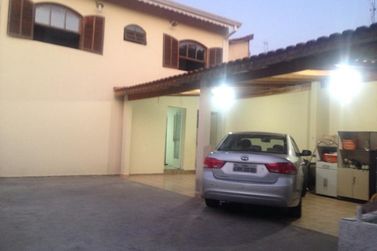 Casa &agrave; venda - 300m&sup2; - Alvin&oacute;polis