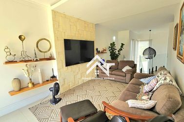 Casa &agrave; venda - 380m&sup2; - Vale do Sol