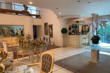 Casa &agrave; venda - 700m&sup2; - Condom&iacute;nio Flamboyant