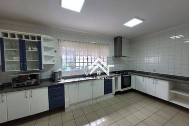 Casa &agrave; venda - 260m&sup2; - Vila Loanda