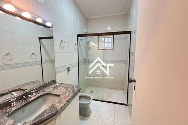 Casa para alugar - 440m&sup2; - Vila Petr&oacute;polis