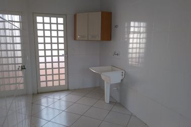 Casa &agrave; venda - 350m&sup2; - JD DO LAGO
