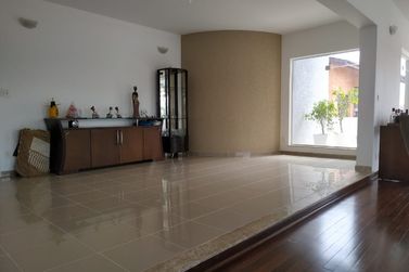 Casa &agrave; venda - 630m&sup2; - NOVA GARD&Ecirc;NIA