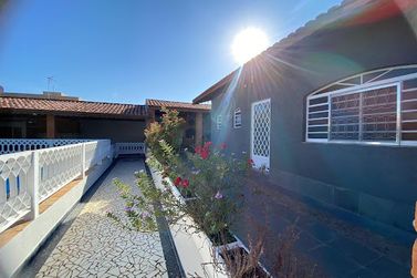 Casa para alugar - 307m&sup2; - Alvin&oacute;polis