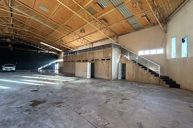 Sal&atilde;o Comercial para alugar - 1000m&sup2; - Serra Negra