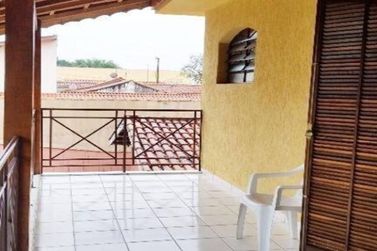 Casa &agrave; venda - 300m&sup2; - ALVIN&Oacute;POLIS